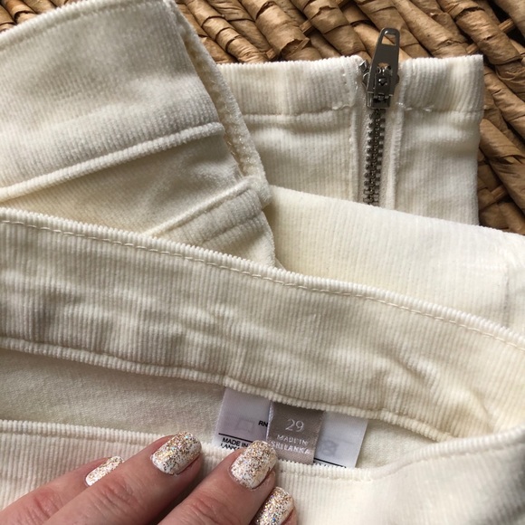 BANANA REPUBLIC | CORDUROY | ANKLE ZIP WOMENS JEANS | COLOR: CREAM | SIZE 29 - Picture 3 of 13